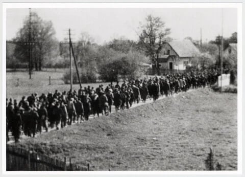 Clandestine-photograph-of-prisoners-marching-to-Dachau